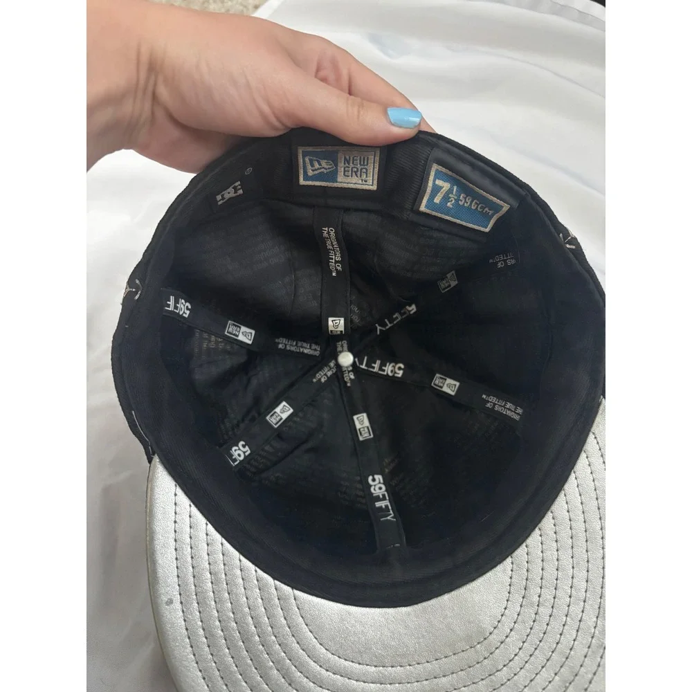 DC Shoes New Era 59FIFTY Fitted Hat y2k Black Silver Baseball Stitch Size 7 1/2